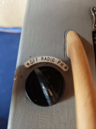 Tocadiscos y radio portátil de maleta