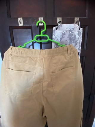 Pantalones cargo beige una sola puesta