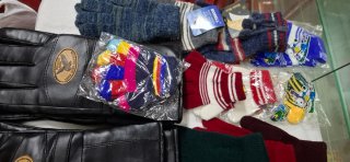 Lote de guantes de cuero y lana