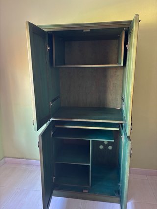 Mueble de madera verde