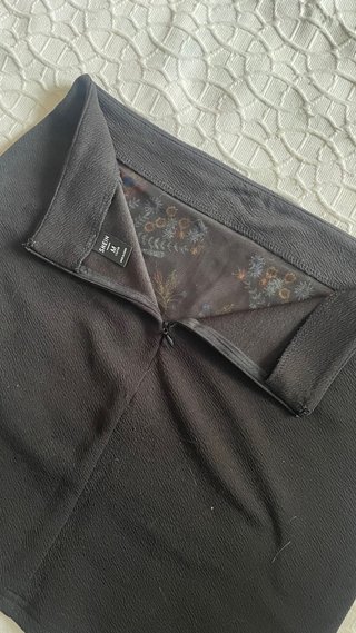 Falda negra bordada multicolor