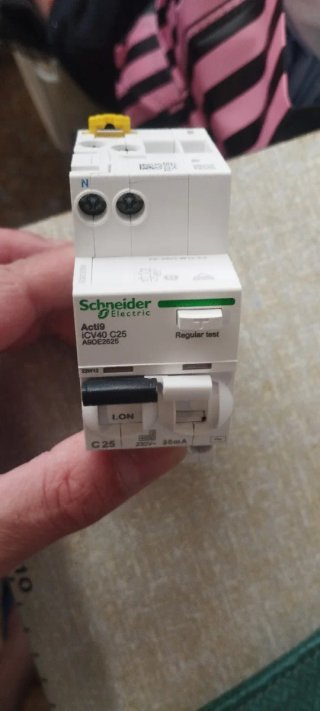 Interruptor Automático Diferencial Schneider 25A 3
