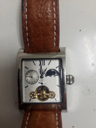 Reloj Marrón y Plateado