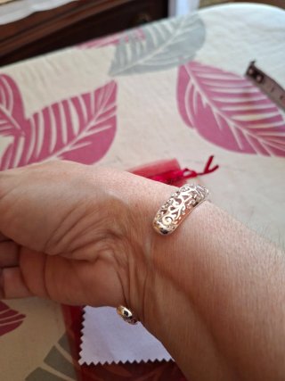 Pulsera de plata con diseño calado