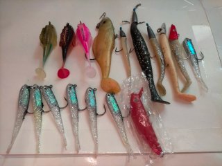 Señuelos de pesca variados