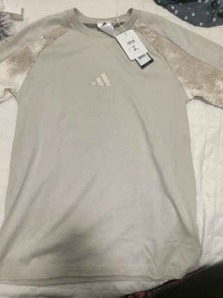 Camiseta Adidas XS Beige/Multicolor Nueva