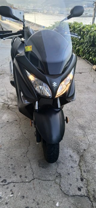 Suzuki Burgman Negra Automática