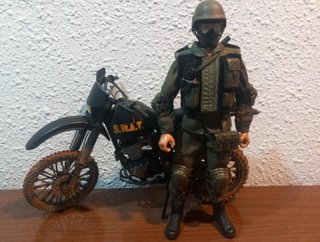 MOTO SWAT E FIGURA SOLDATO DI ULTIMATE SOLDIER