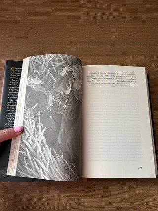 Libro Fuego y Sangre. George R.R Martin. Tapa dura