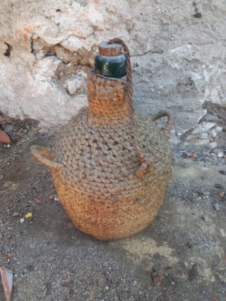 Damajuana antigua cristal soplado forrada