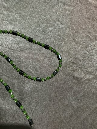 Collana magnetica verde e nera