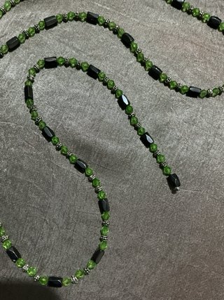 Collana magnetica verde e nera