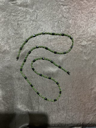 Collana magnetica verde e nera