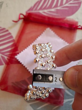 Pulsera de plata con diseño de bolitas