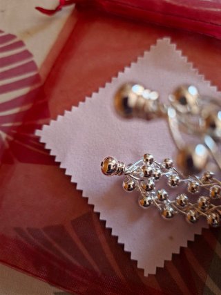 Pulsera de plata con diseño de bolitas