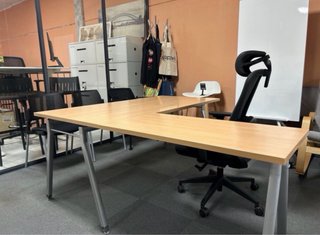 Mesa de oficina Actiu L