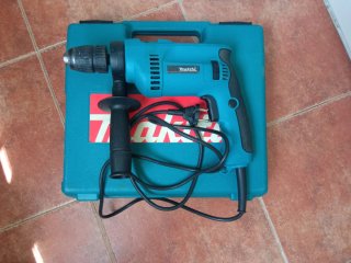 Taladro Makita con maletín 650w,