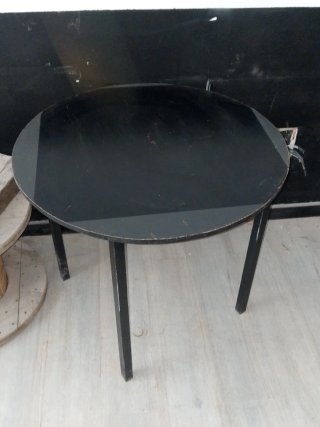 Mesas de metal y madera