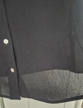 Blusa negra manga corta semitransparente