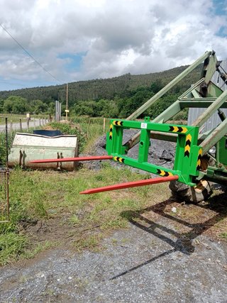 Pantalla para rollos de tractor