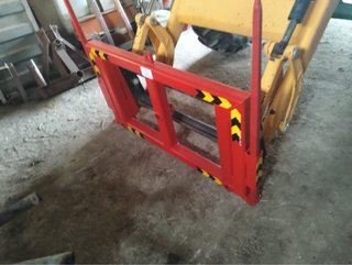 Pantalla para rollos de tractor