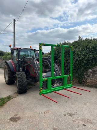 Pantalla para rollos de tractor