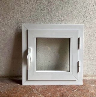 Ventana de aluminio blanca