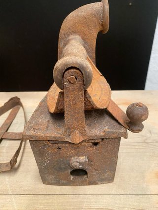 Antigua plancha de carbón siglo XIX