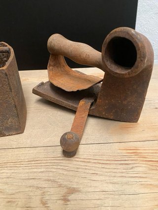 Antigua plancha de carbón siglo XIX