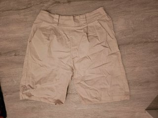 Pantalón corto beige