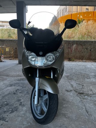 Piaggio 125 Maxi Scooter Negra/Plata