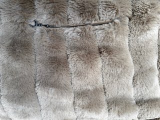 Abrigo acolchado beige con pelo