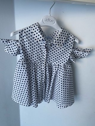 Conjunto blusa lunares y pantalón blanco niña T 6