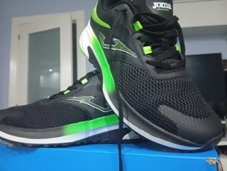 Deportivas Joma Negras y Verdes