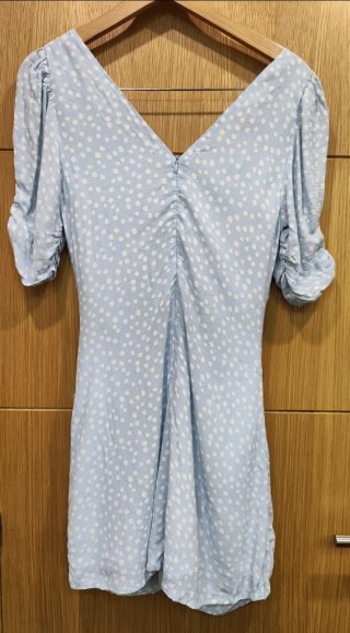 Vestido Zara celeste topos blancos