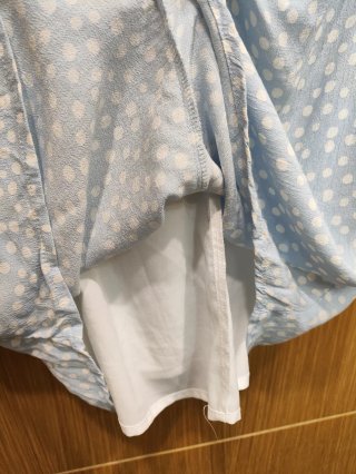 Vestido Zara celeste topos blancos