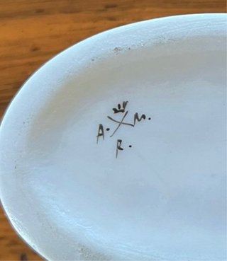 Cajita vintage de porcelana pintada a mano