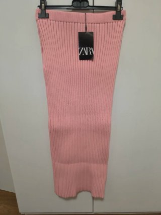 Falda Zara rosa de punto acanalado