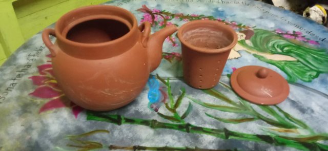 Tetera de barro terracota con infusor