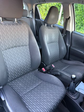 Toyota Yaris 2014 VVT-i con pegatina C