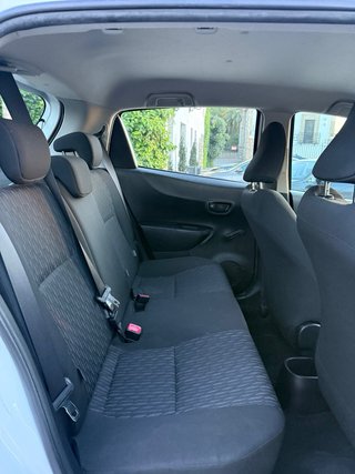 Toyota Yaris 2014 VVT-i con pegatina C