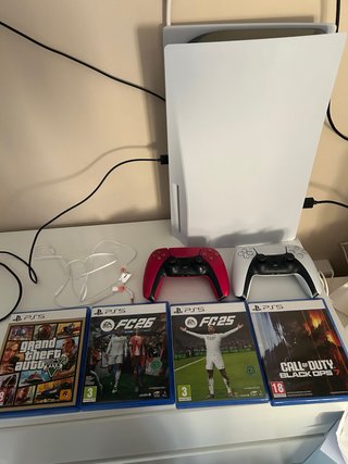 Consola PS5 + 4 Juegos + 2 Mandos