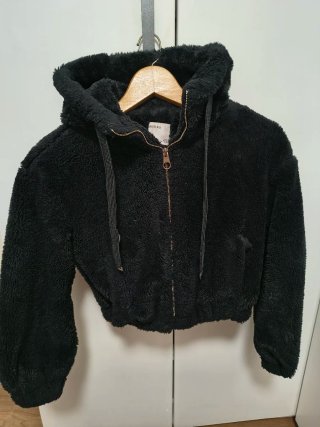 Chaqueta pelo Bershka negra talla XS