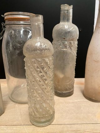 Conjunto 5 botellas vidrio antiguas