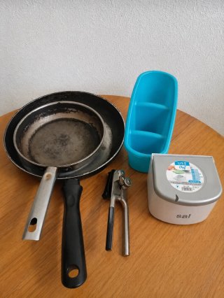 Set da Cucina: Padelle, Apriscatole, ecc.