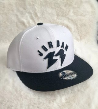 Gorra Jordan Negra y Blanca