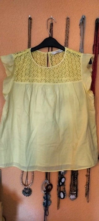blusa arriba, delante y detrás calado muy bonito