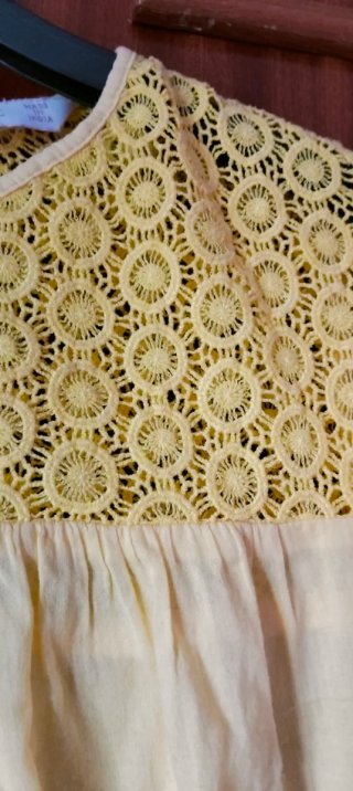 blusa arriba, delante y detrás calado muy bonito