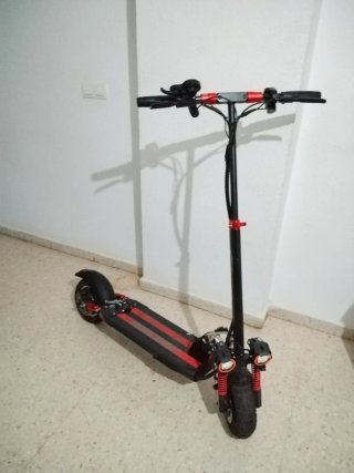 Patinete Eléctrico Negro y Rojo