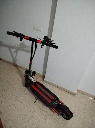 Patinete Eléctrico Negro y Rojo